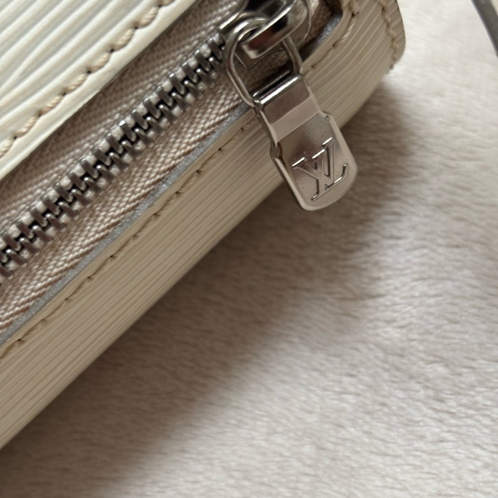 Louis Vuitton Cream Mini Papillon Hand Bag - Picture 4 of 9